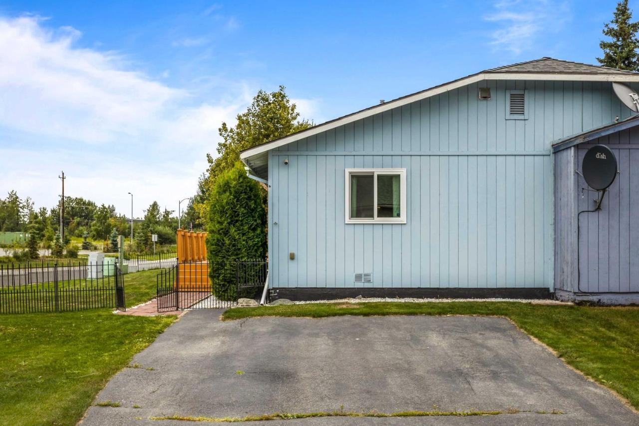 Updated Townhome Near Airport And Shopping! Анкъридж Екстериор снимка