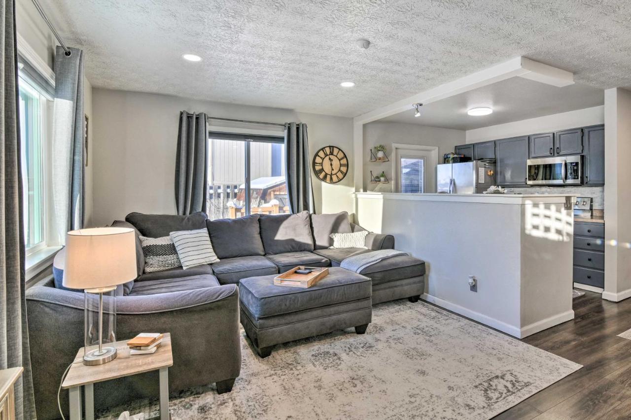 Updated Townhome Near Airport And Shopping! Анкъридж Екстериор снимка