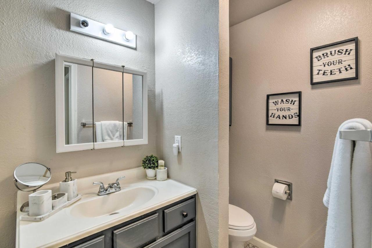 Updated Townhome Near Airport And Shopping! Анкъридж Екстериор снимка