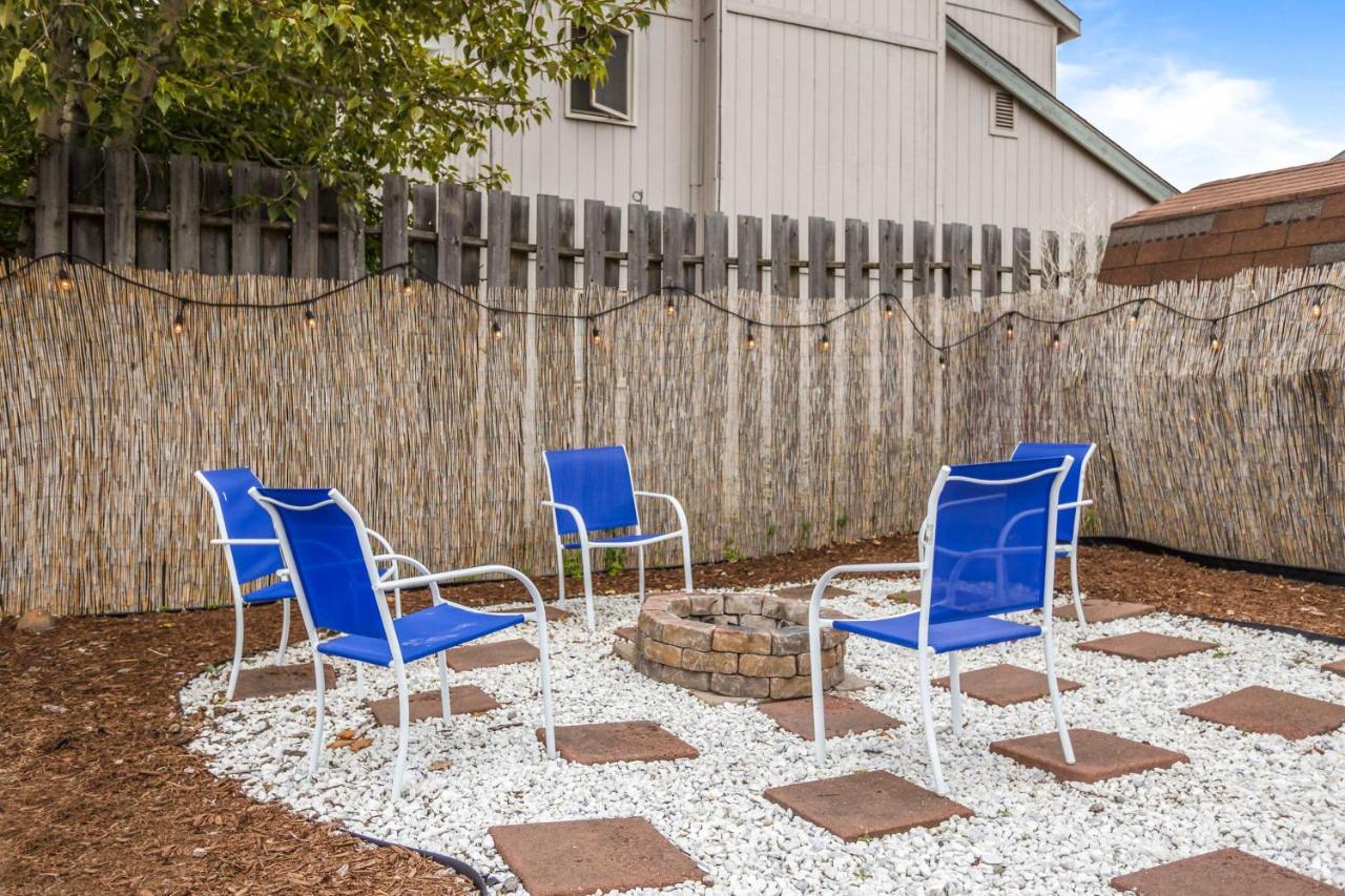 Updated Townhome Near Airport And Shopping! Анкъридж Екстериор снимка