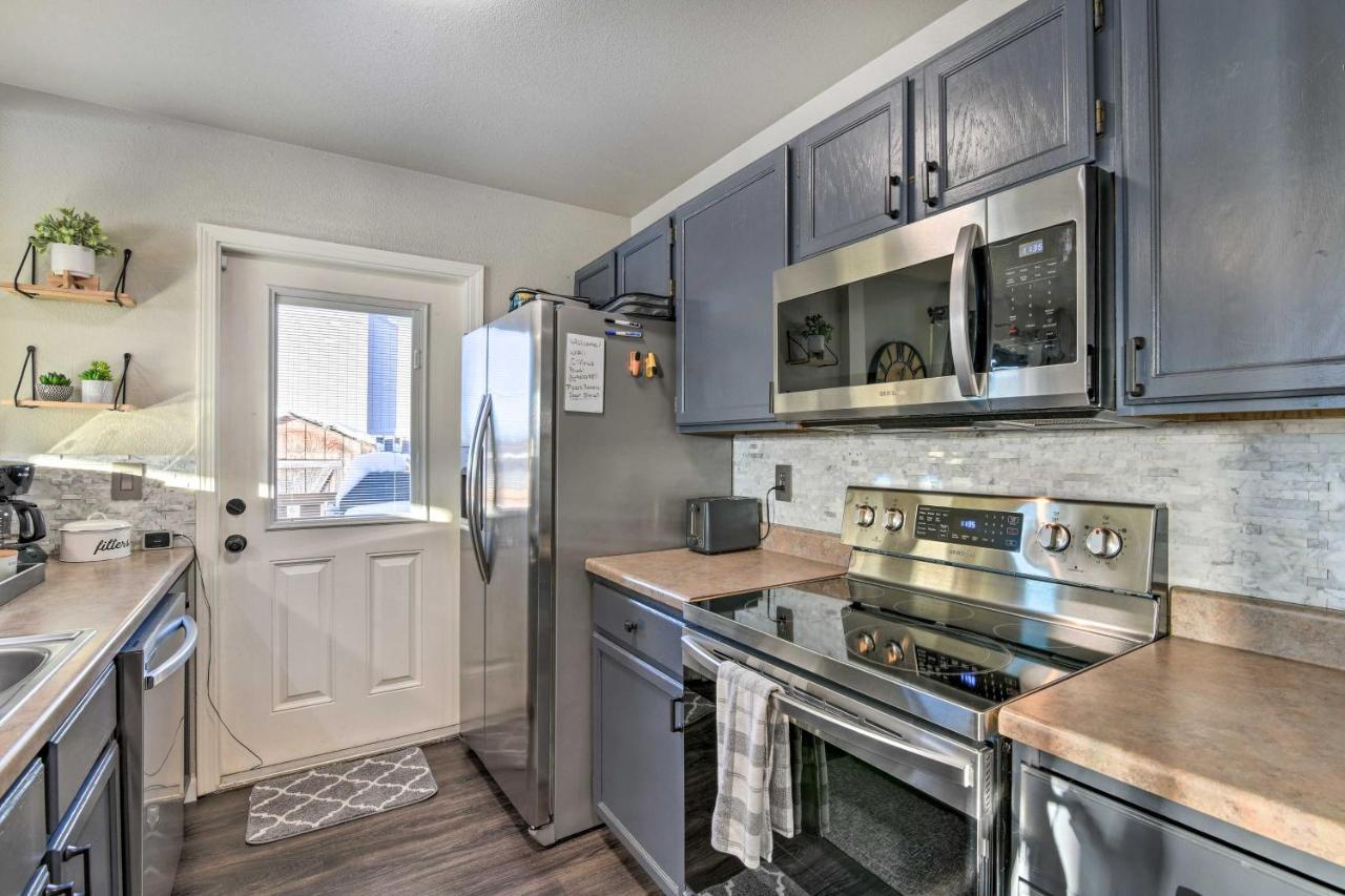 Updated Townhome Near Airport And Shopping! Анкъридж Екстериор снимка