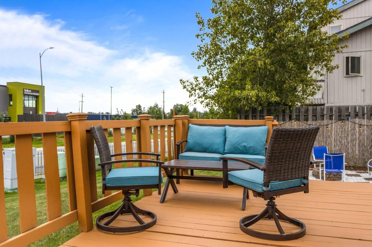 Updated Townhome Near Airport And Shopping! Анкъридж Екстериор снимка
