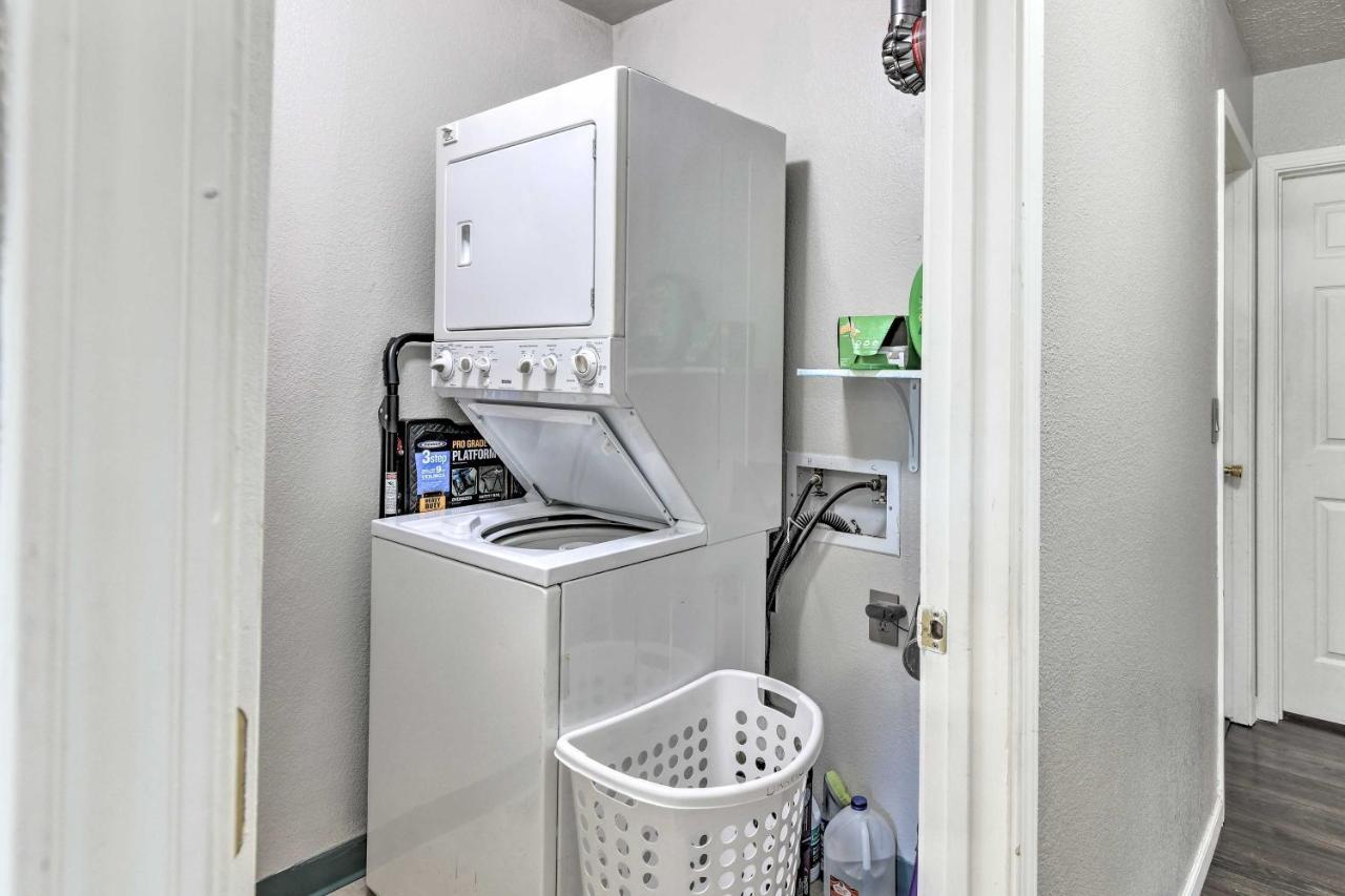Updated Townhome Near Airport And Shopping! Анкъридж Екстериор снимка