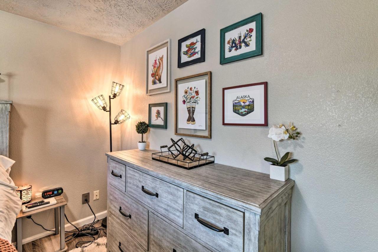 Updated Townhome Near Airport And Shopping! Анкъридж Екстериор снимка